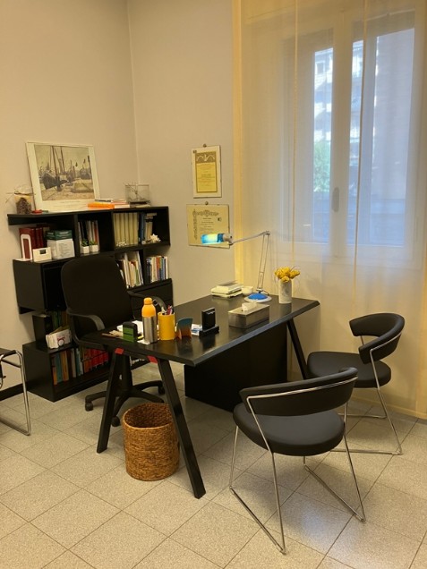 Sandra simoncini emdr EMDR, Ansia, Attacco d’ansia, preoccupazione, agitazione, sintomi somatici, sintomi fisici, sintomi psichici, fobie, disturbi del sonno, disturbi alimentari, disturbi dell’alimentazione, irritabilità, ipocondria, paura delle malattie, stress, attacco di panico, panico, paura, timidezza, problemi relazionali, problemi nelle relazioni affettive, problemi nei rapporti di lavoro, problemi emotivi, agorafobia, claustrofobia, fobia sociale, paura di parlare in pubblico, depressione, tristezza, senso di inadeguatezza, insonnia, apatia, autostima, lutto, separazione, cambiamenti, abusi fisici, abusi sessuali, abusi psicologici, supporto psicologico, disagio psicologico, disturbi del comportamento alimentare, anoressia, bulimia, binge eating syndrome, abbuffate, emotional eating, alimentazione incontrollata, emozioni dolorose, rabbia, immagine corporea, somatizzazioni, disturbi psicosomatici, disturbi somatoformi, sintomi psicosomatici, attaccamento